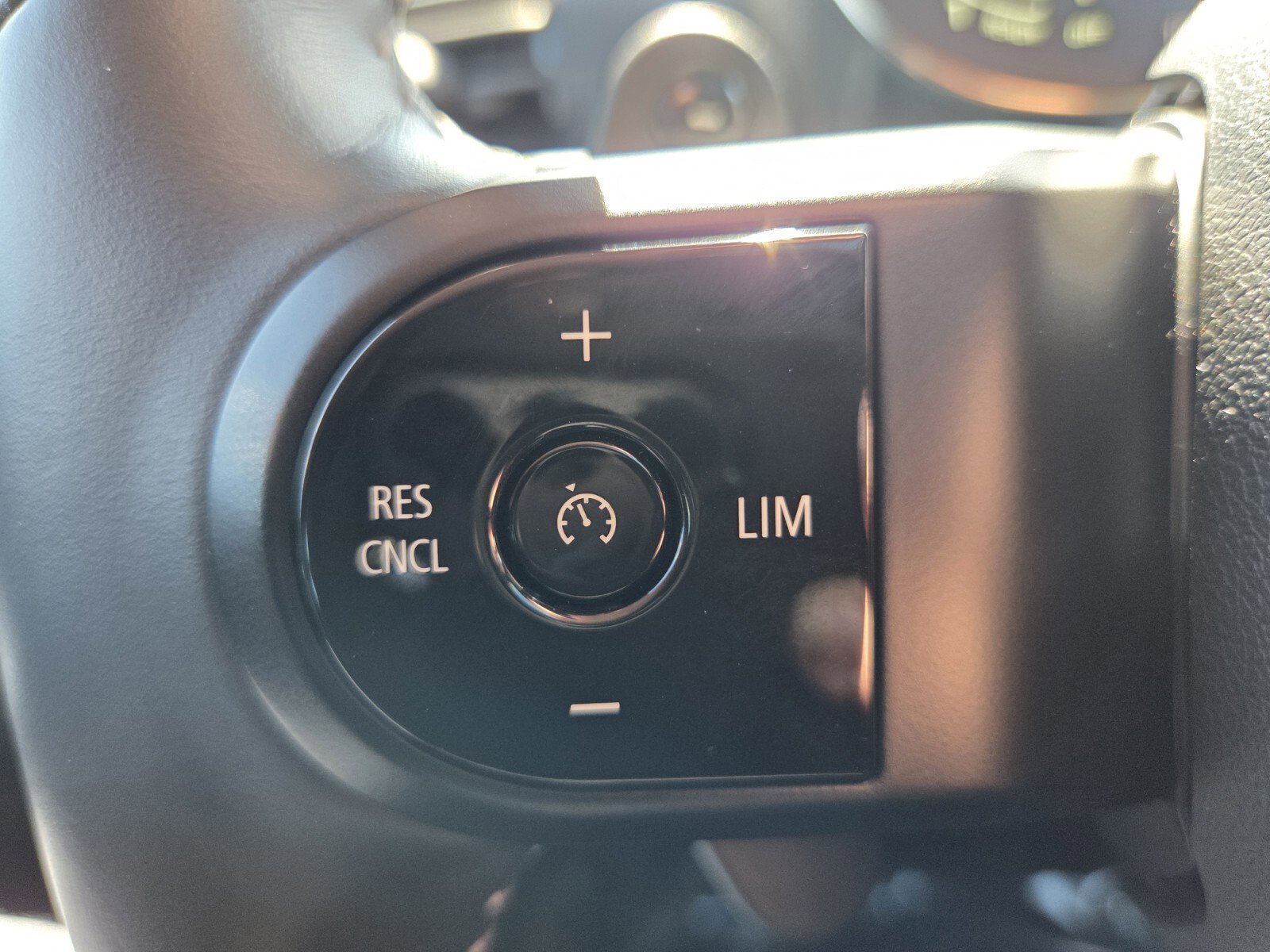 Used 2022 MINI Cooper Clubman S w/ Premium Package image 30