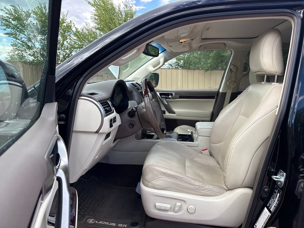 Used 2019 Lexus GX 460 Premium w/ Premium Package AWD/4WD image 13