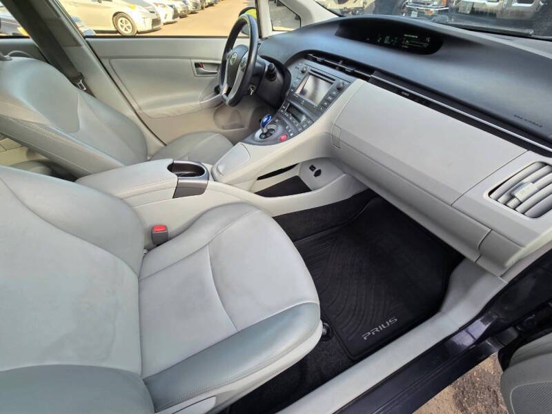 Used 2014 Toyota Prius Four FWD image 11