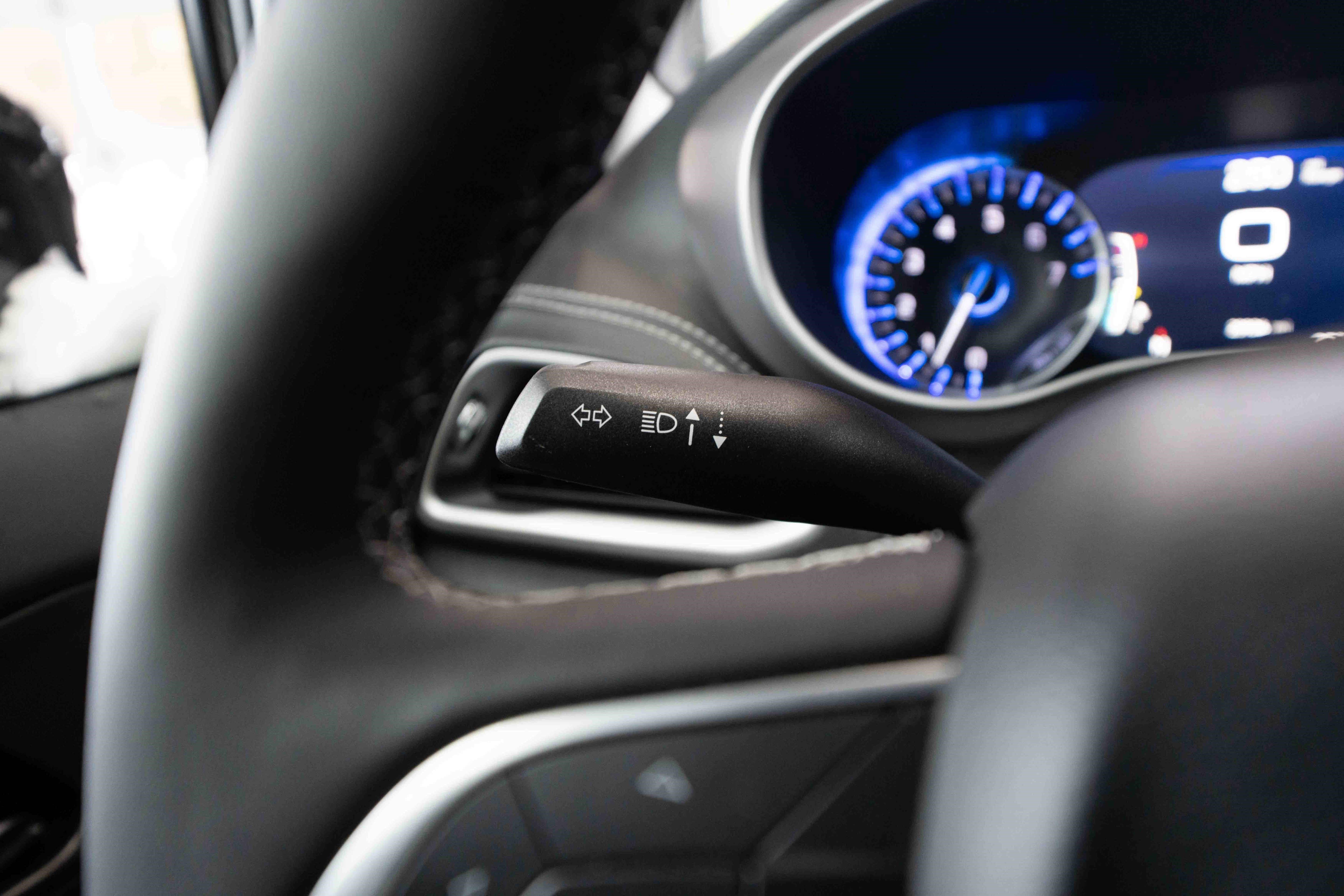 Used 2025 Chrysler Pacifica Select image 13