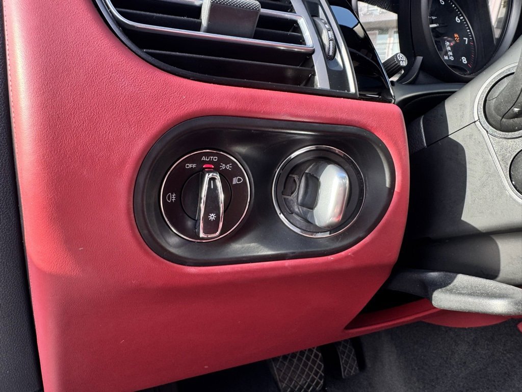 Used 2023 Porsche Macan image 18