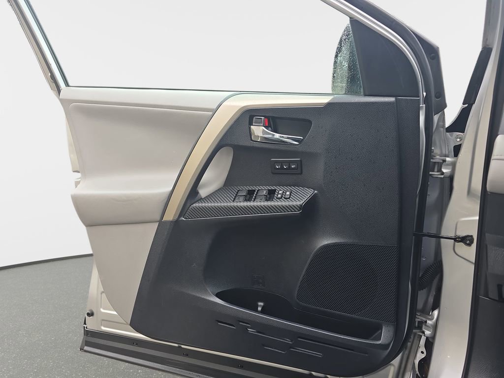 Used 2013 Toyota RAV4 Limited image 30