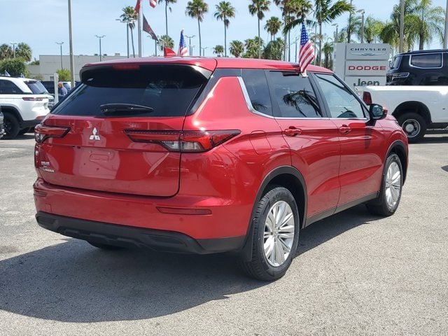 Used 2023 Mitsubishi Outlander ES FWD image 7
