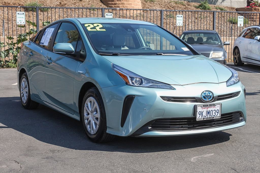 Used 2022 Toyota Prius LE image 3
