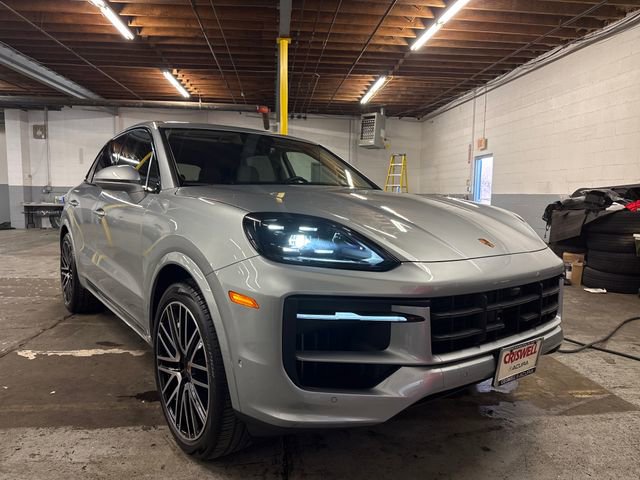 Used 2025 Porsche Cayenne image 7