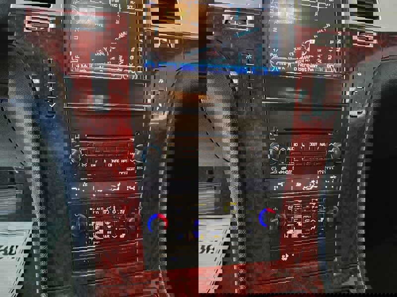 Used 2011 Cadillac Escalade ESV Luxury image 33