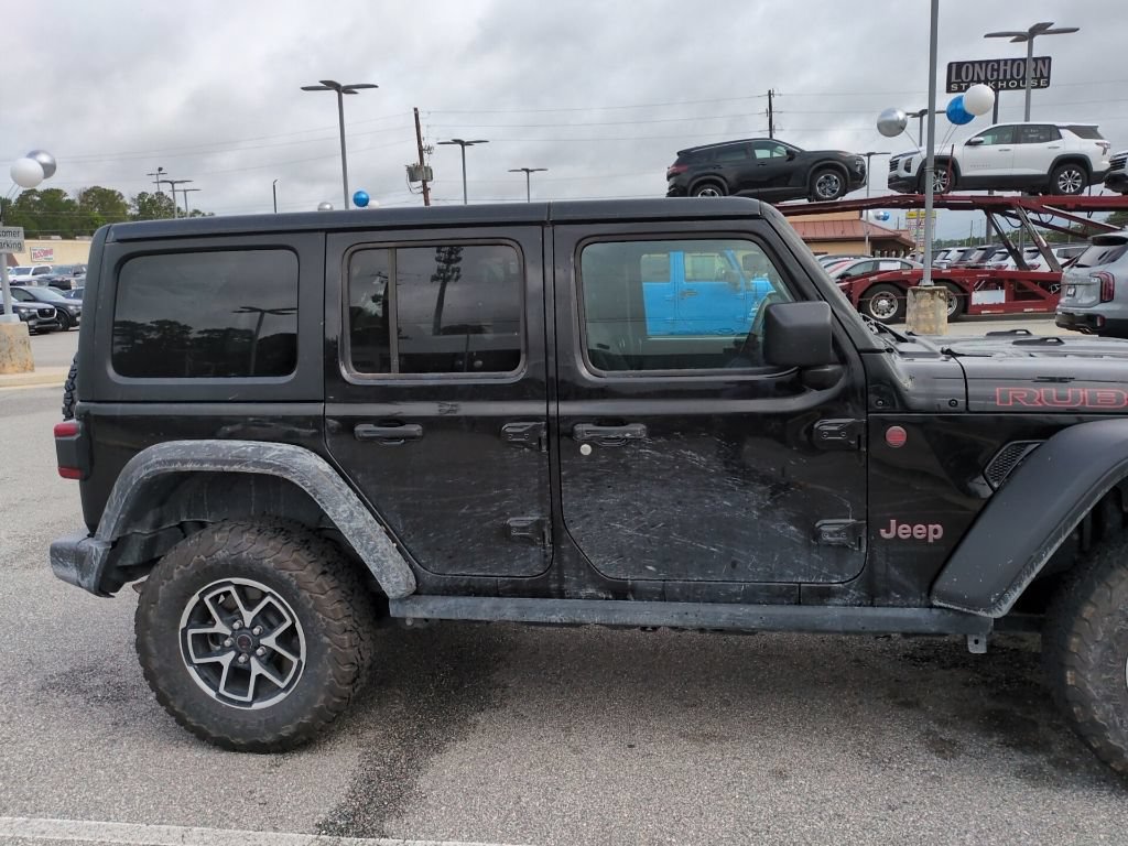 Used 2025 Jeep Wrangler Unlimited Rubicon AWD/4WD image 3