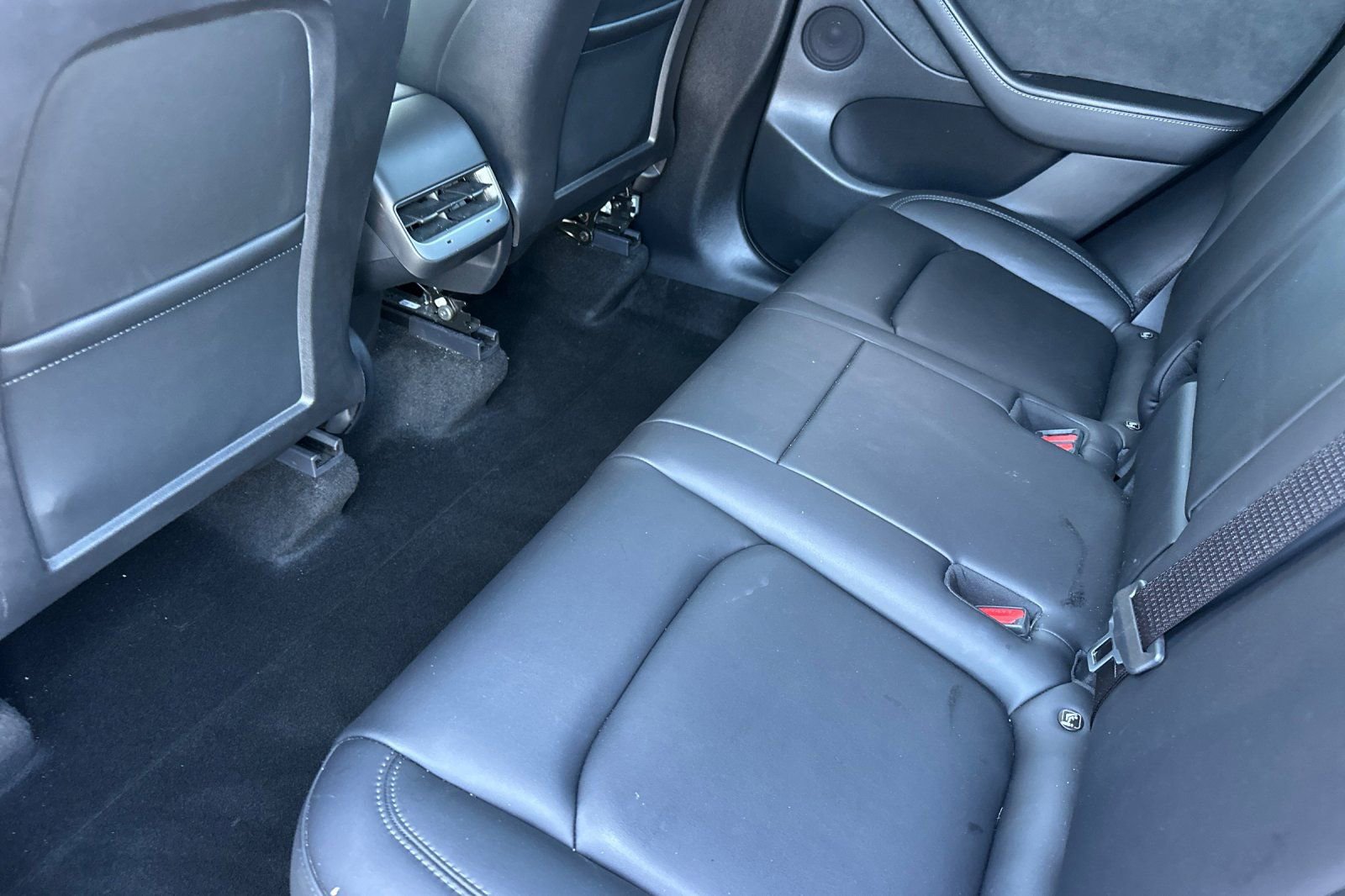 Used 2022 Tesla Model Y Long Range image 11