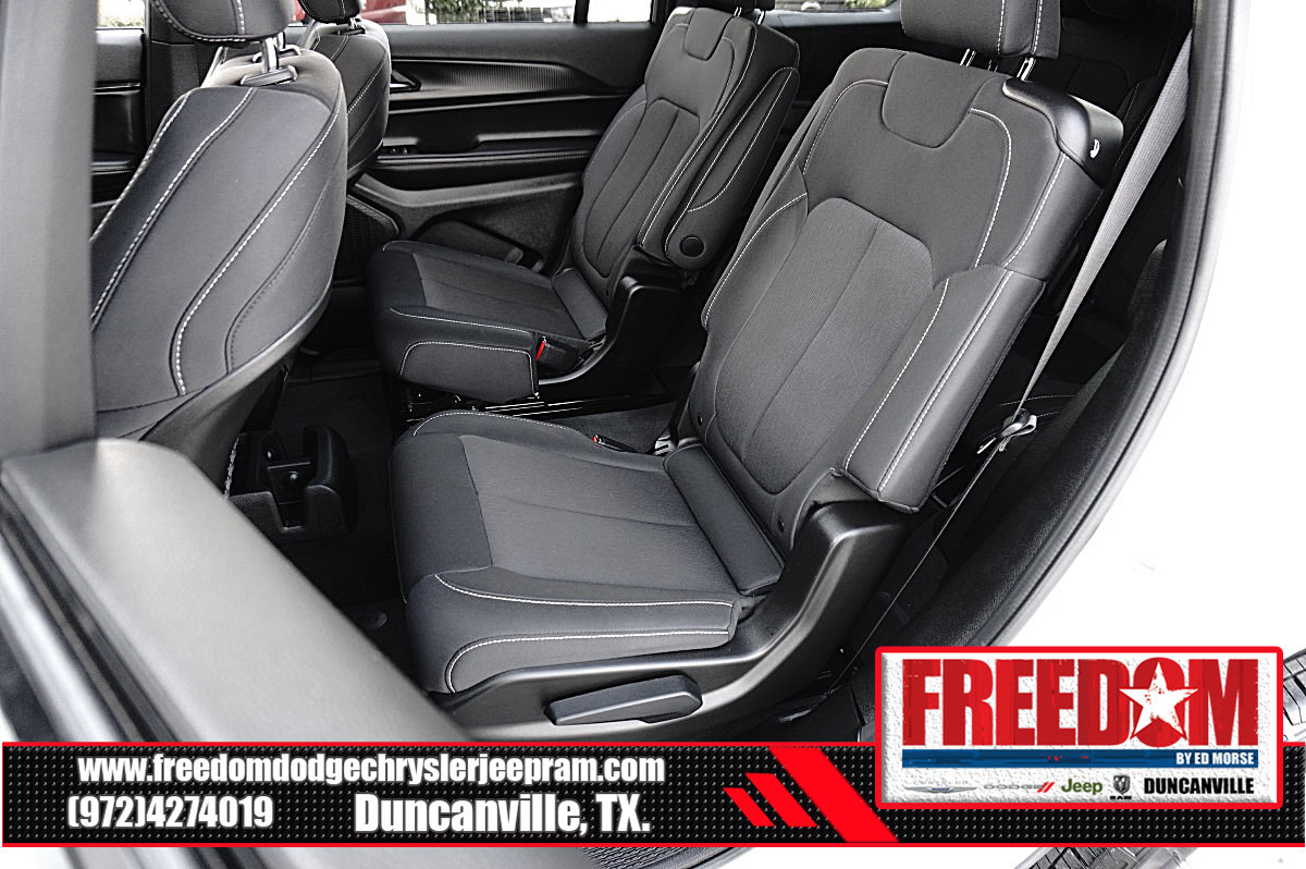 Certified 2025 Jeep Grand Cherokee L Laredo RWD image 15