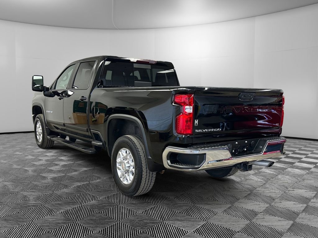 Used 2021 Chevrolet Silverado 2500 LT w/ Convenience Package AWD/4WD image 3