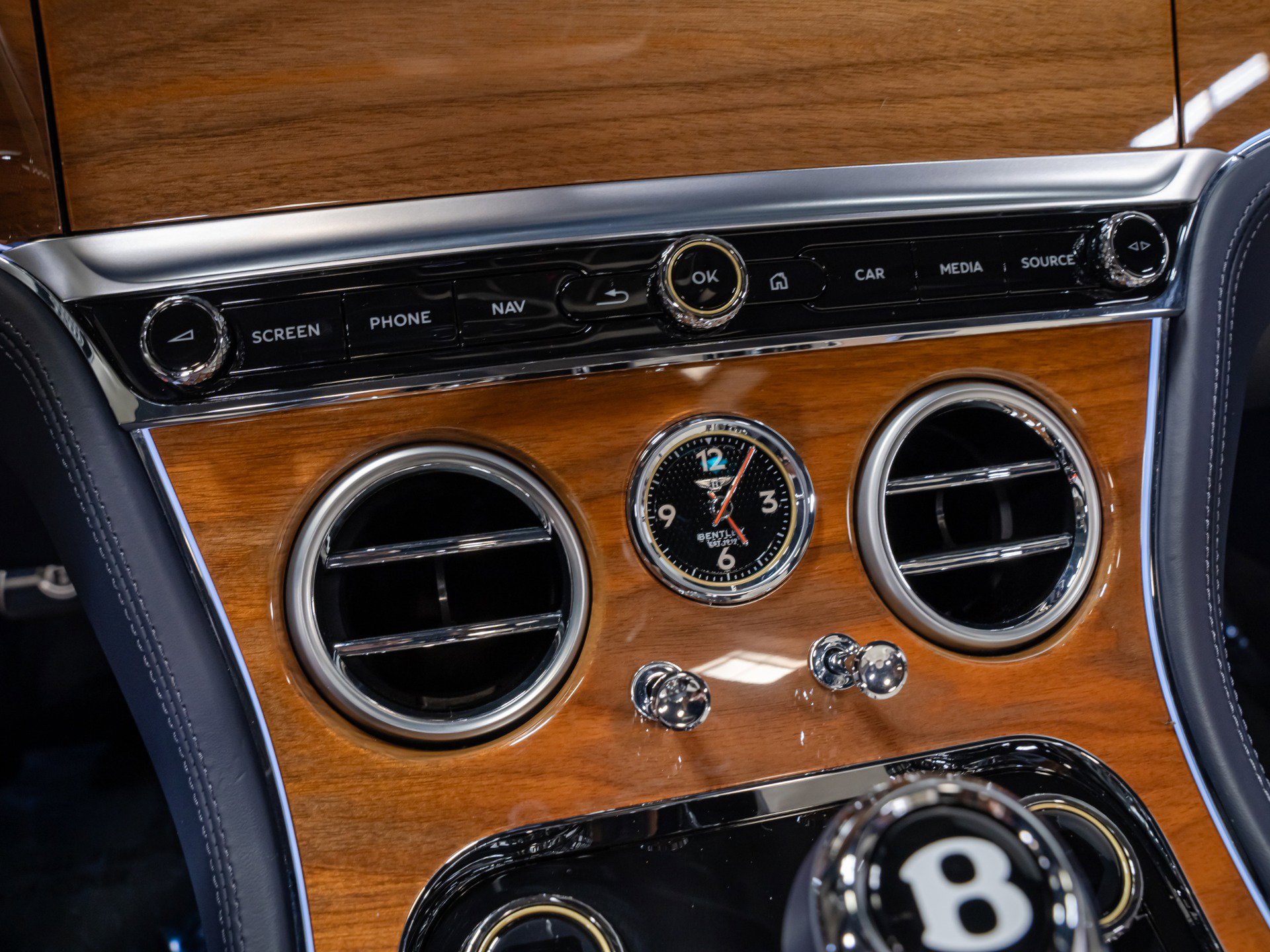 Used 2024 Bentley Continental GT V8 AWD/4WD image 63