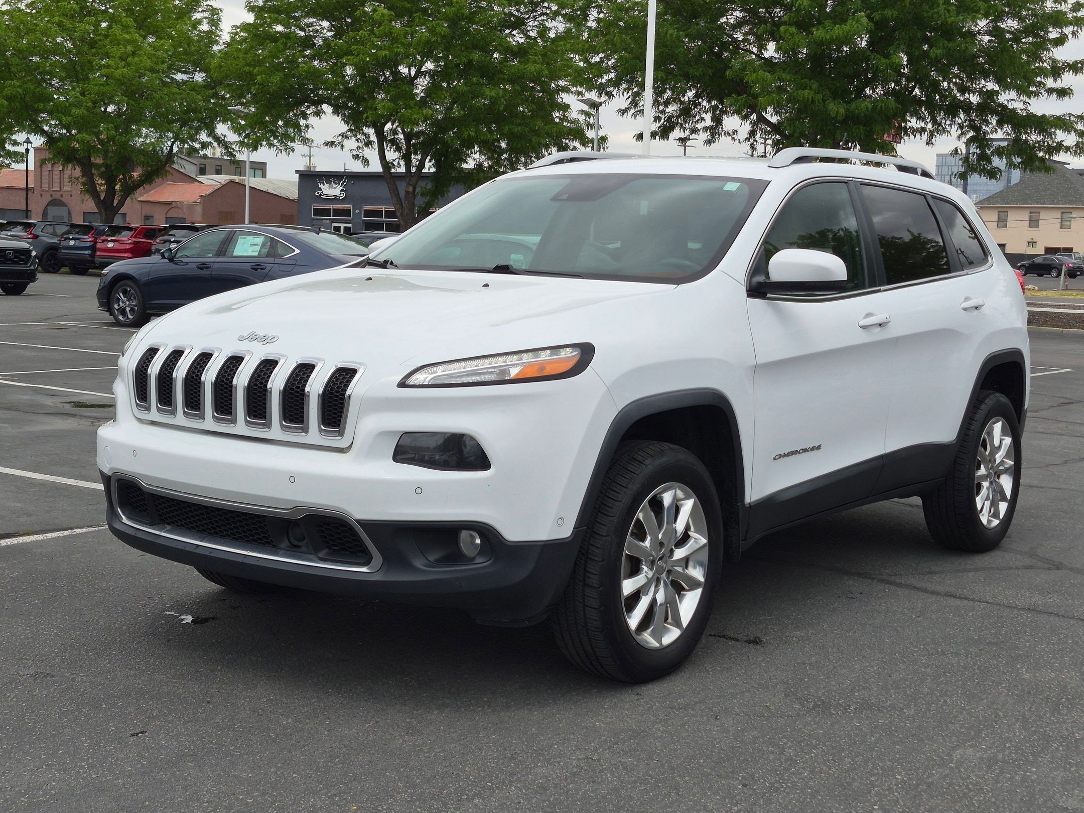 Used 2015 Jeep Cherokee Limited w/ Luxury Group AWD/4WD image 10