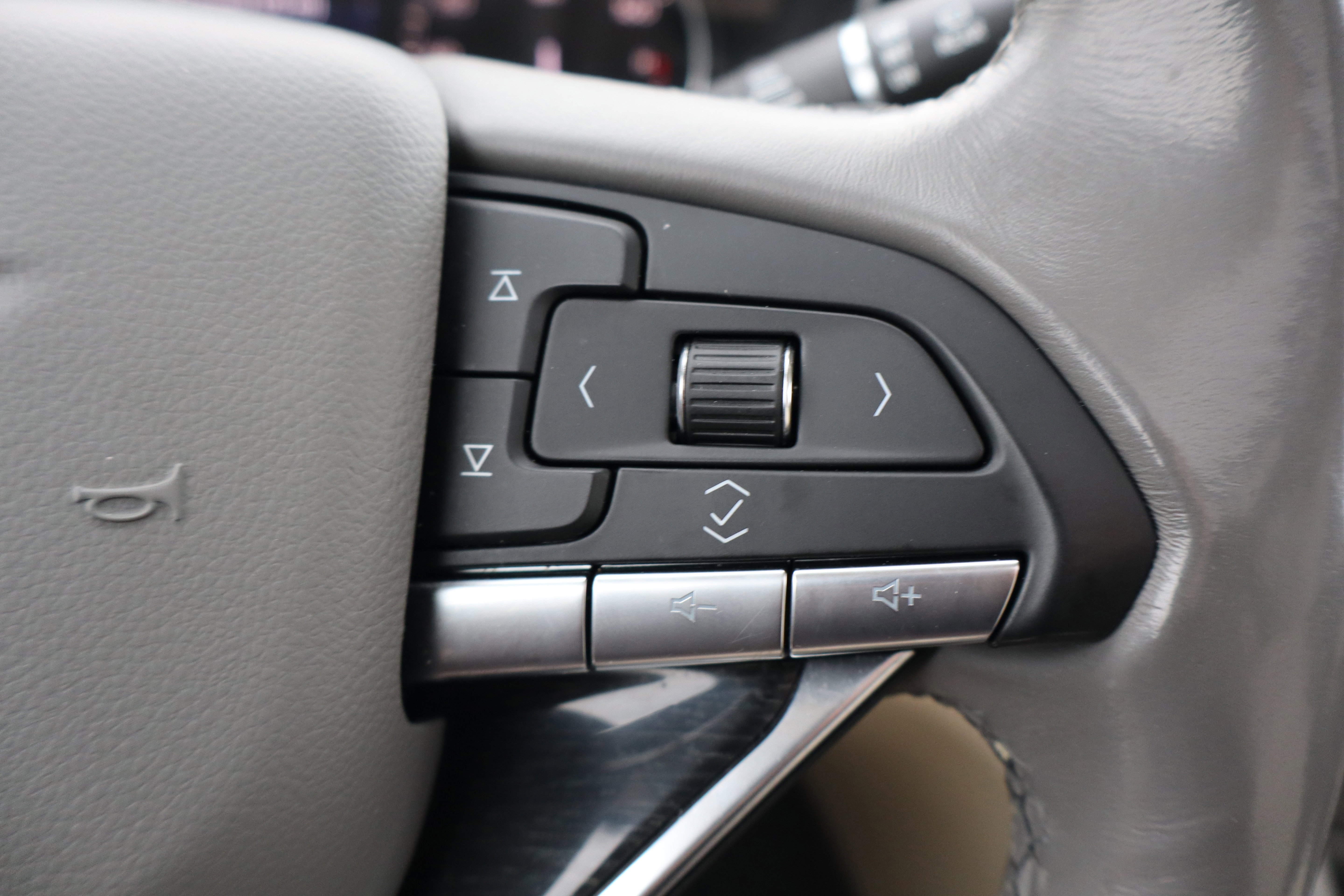 Used 2022 Cadillac XT6 Premium Luxury image 18