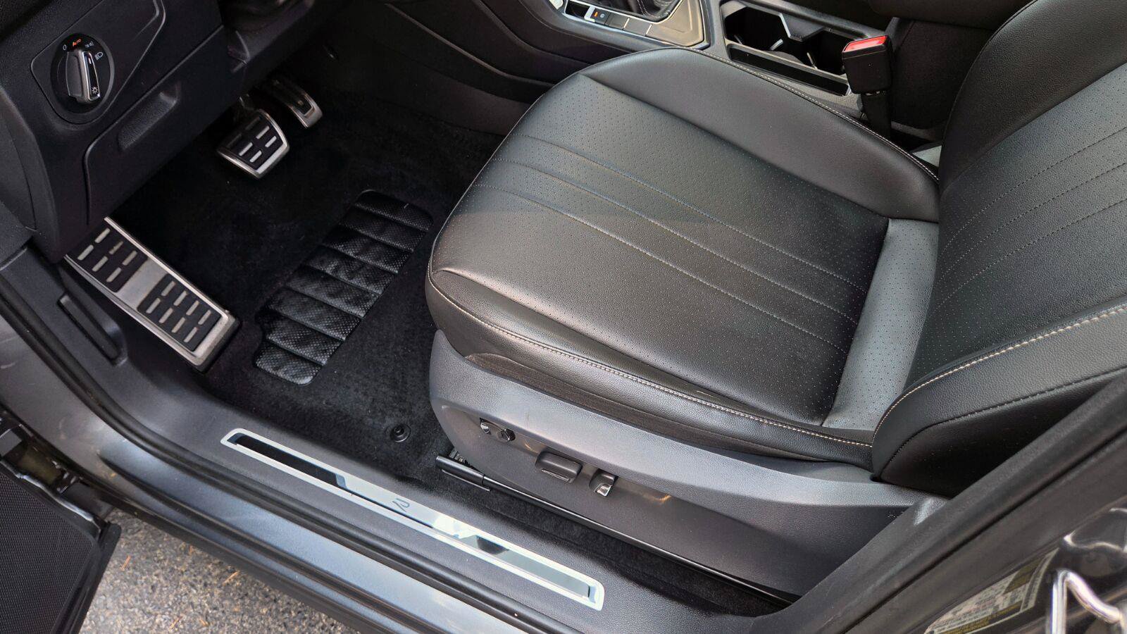 Certified 2024 Volkswagen Tiguan SE R-Line FWD image 21