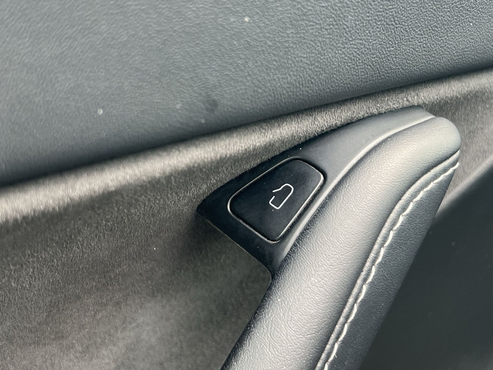 Used 2022 Tesla Model Y Performance AWD/4WD image 27
