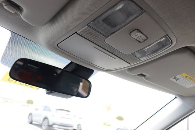 Used 2025 Kia Soul LX w/ LX Technology Package FWD image 25