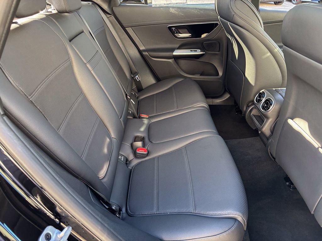 Used 2024 Mercedes-Benz GLC 300 4MATIC image 35
