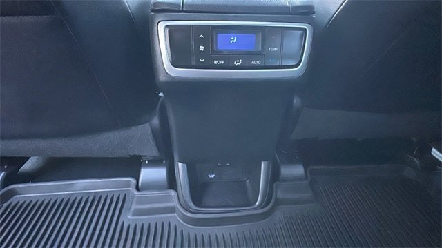 Used 2017 Toyota Highlander Limited image 32