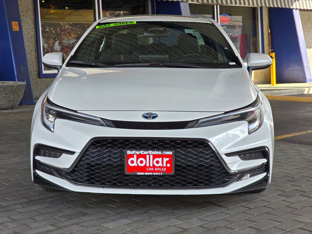 Used 2024 Toyota Corolla SE w/ SE Package FWD image 2