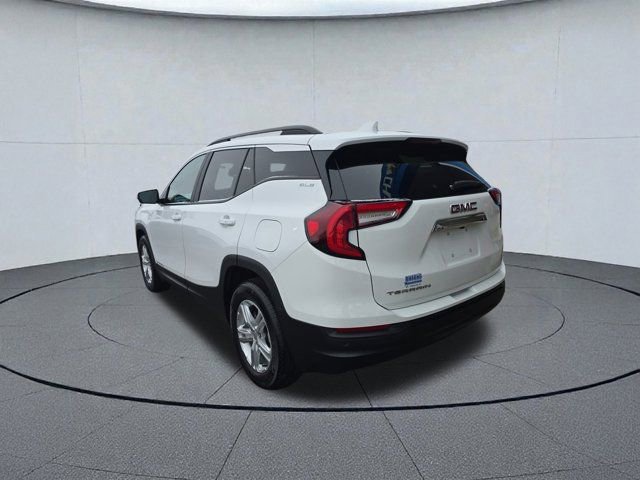 Used 2024 GMC Terrain SLE w/ Driver Convenience Package image 3
