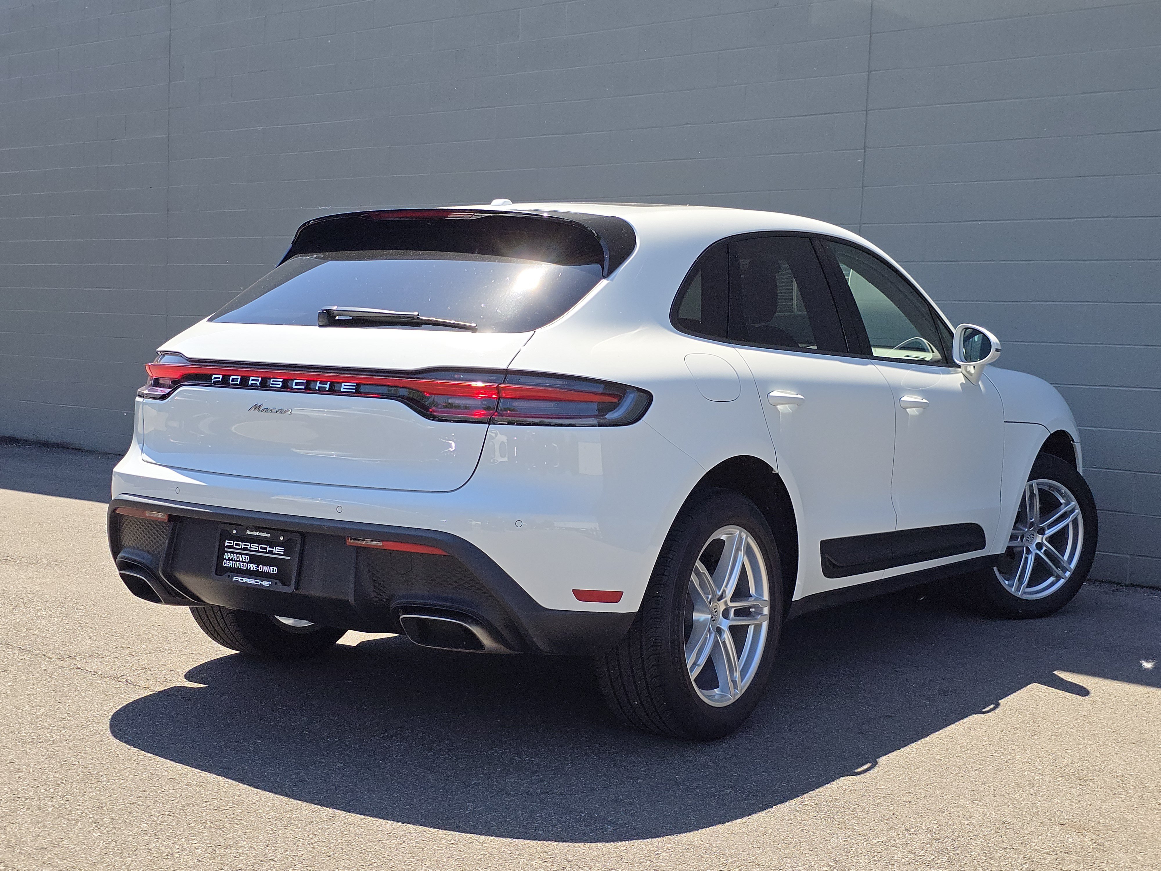 Certified 2023 Porsche Macan AWD/4WD image 9