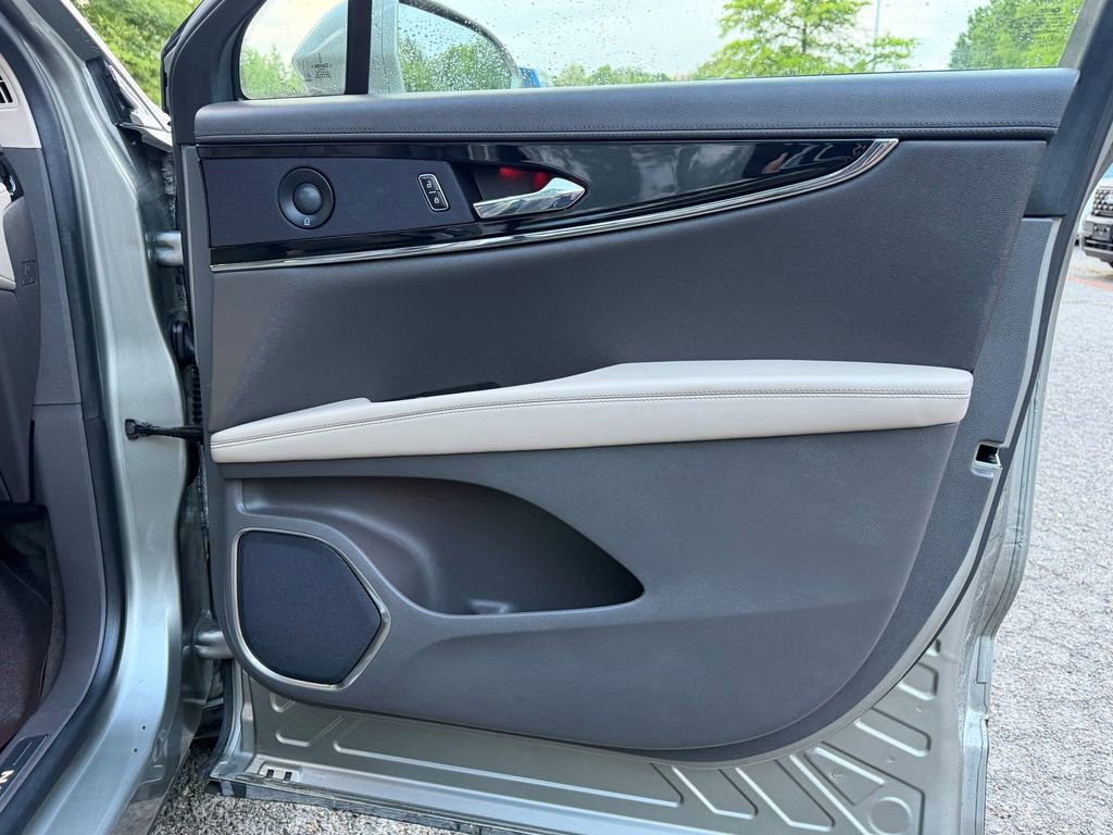 Used 2023 Lincoln Nautilus Reserve w/ Equipment Group 201A image 10