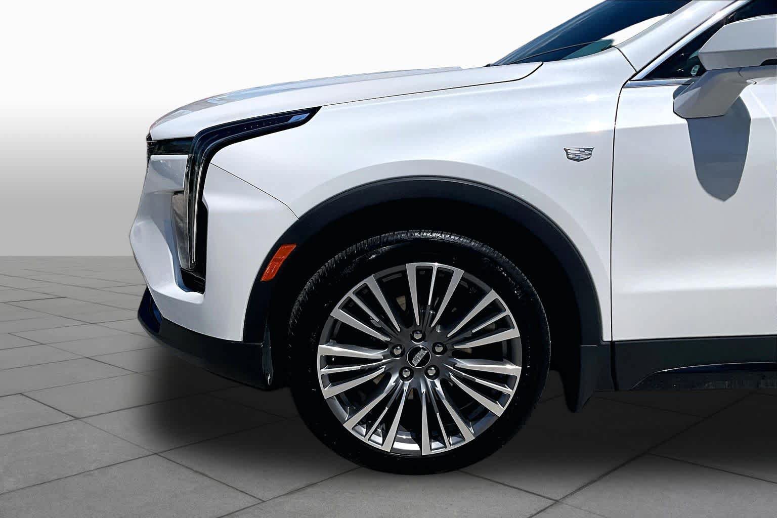 Used 2024 Cadillac XT4 Premium Luxury FWD image 11
