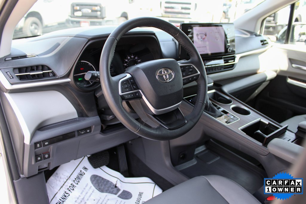Used 2023 Toyota Sienna XLE image 17