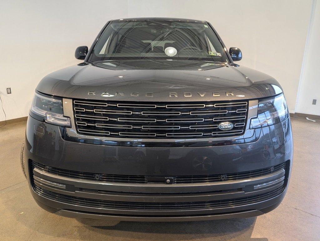 Used 2024 Land Rover Range Rover Long Wheelbase SE image 2