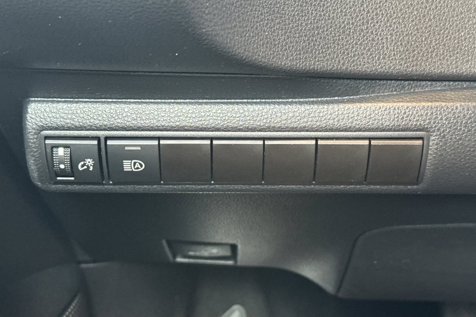 Certified 2024 Toyota Corolla LE FWD image 31