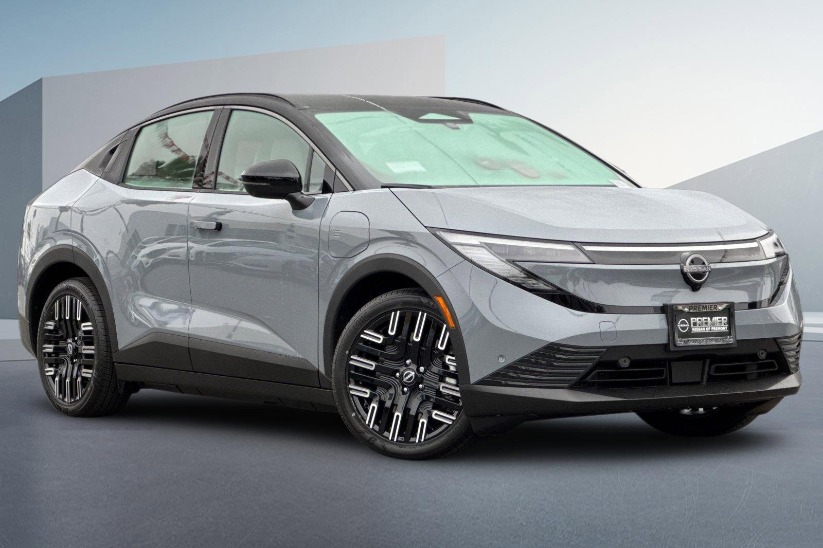 New 2026 Nissan Leaf Platinum+ w/ Cargo Package (Platinum+) image 2