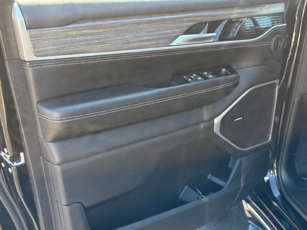Used 2024 Jeep Wagoneer Series II AWD/4WD image 10