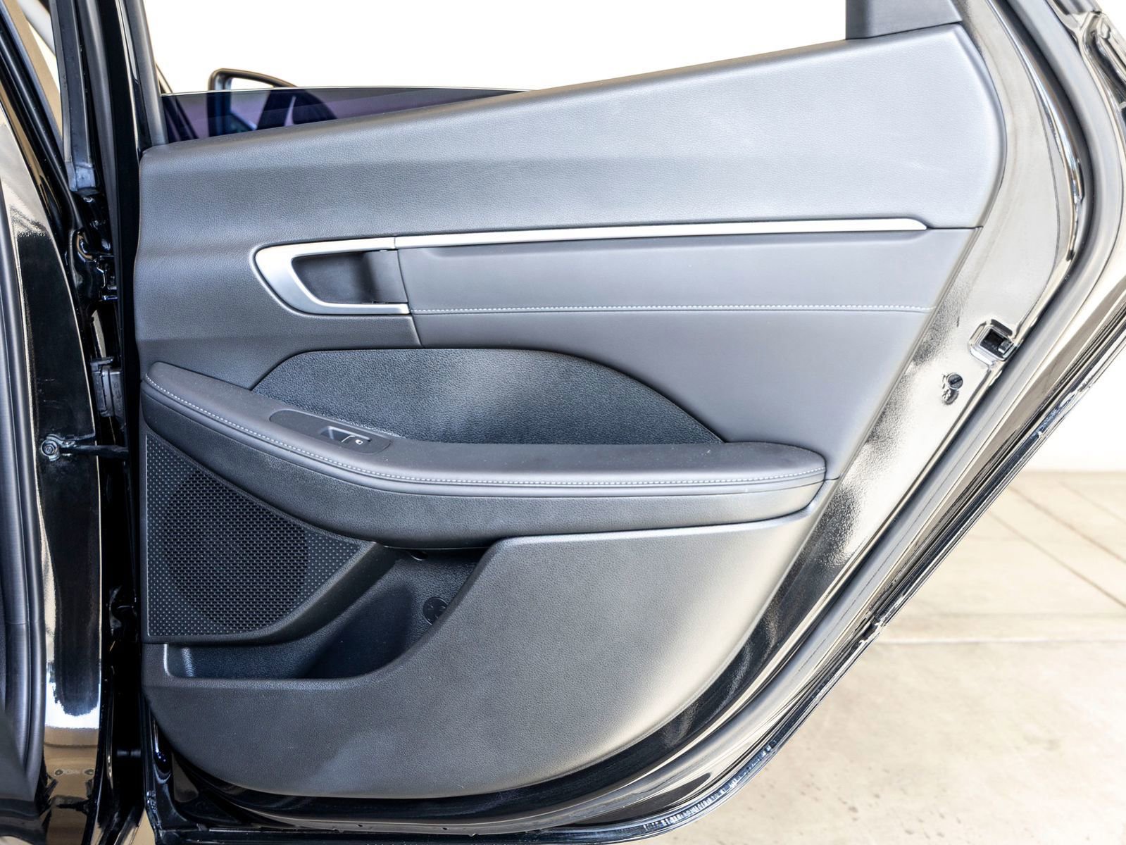 Used 2022 Hyundai Sonata Limited w/ Cargo Package image 22