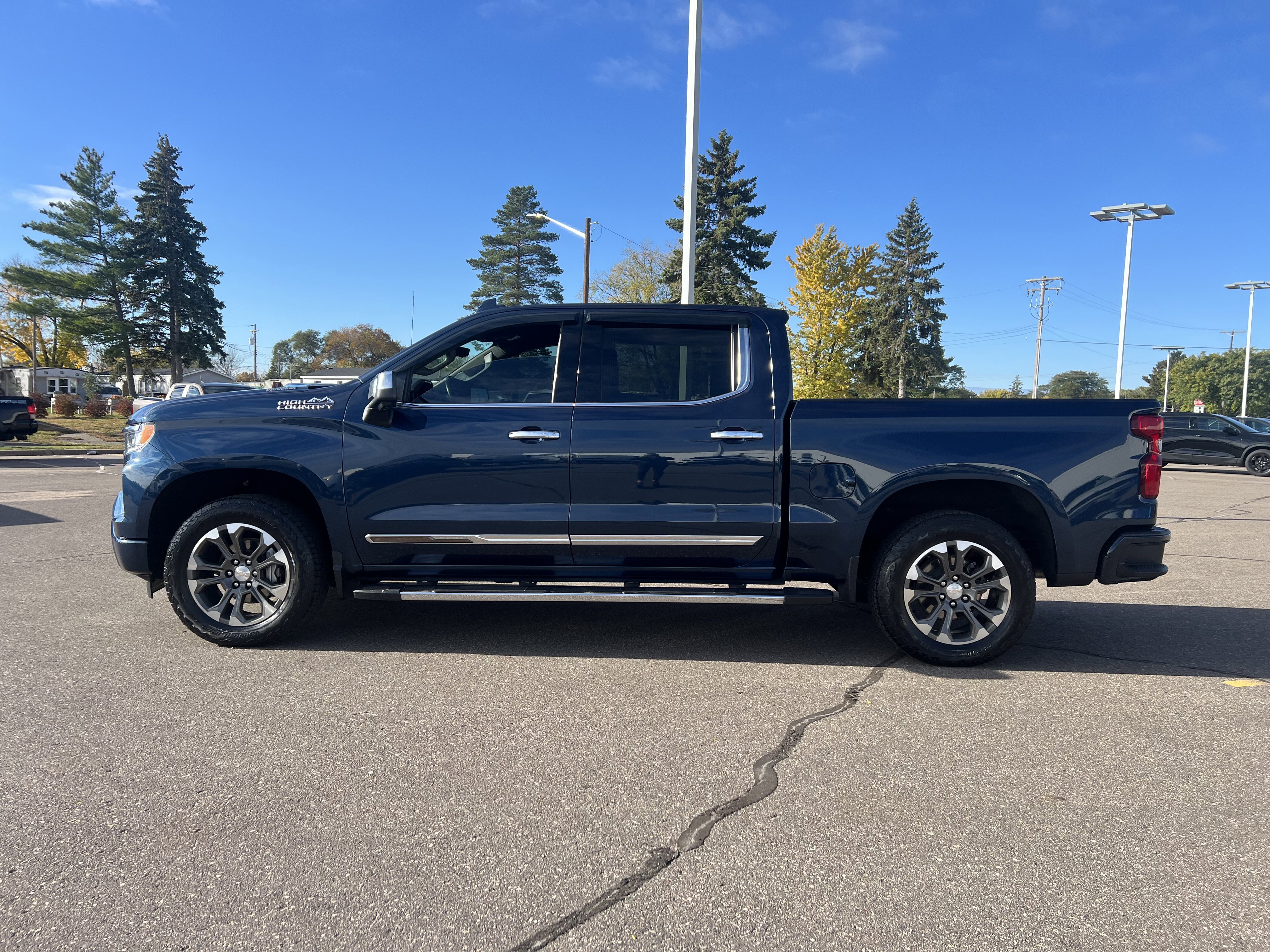 Certified 2022 Chevrolet Silverado 1500 High Country w/ Technology Package image 4