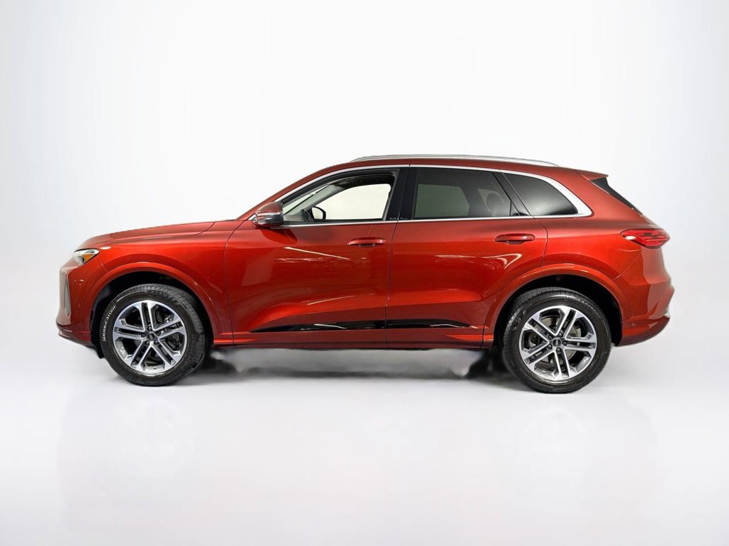 Certified 2025 Audi Q5 Premium AWD/4WD image 2