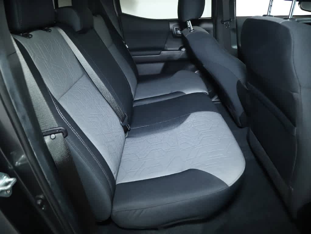 Certified 2022 Toyota Tacoma TRD Off-Road AWD/4WD image 30