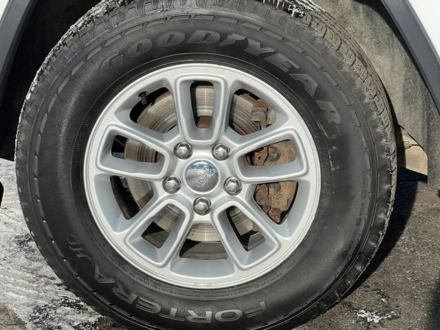 Used 2018 Jeep Grand Cherokee Laredo w/ All-Weather Capability Group image 7