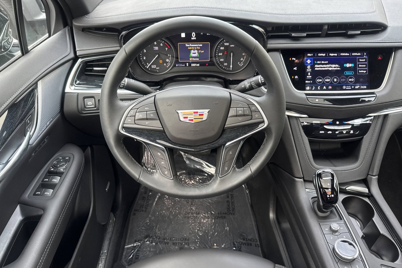Used 2025 Cadillac XT5 Premium Luxury w/ LPO, Red Accent Package FWD image 15