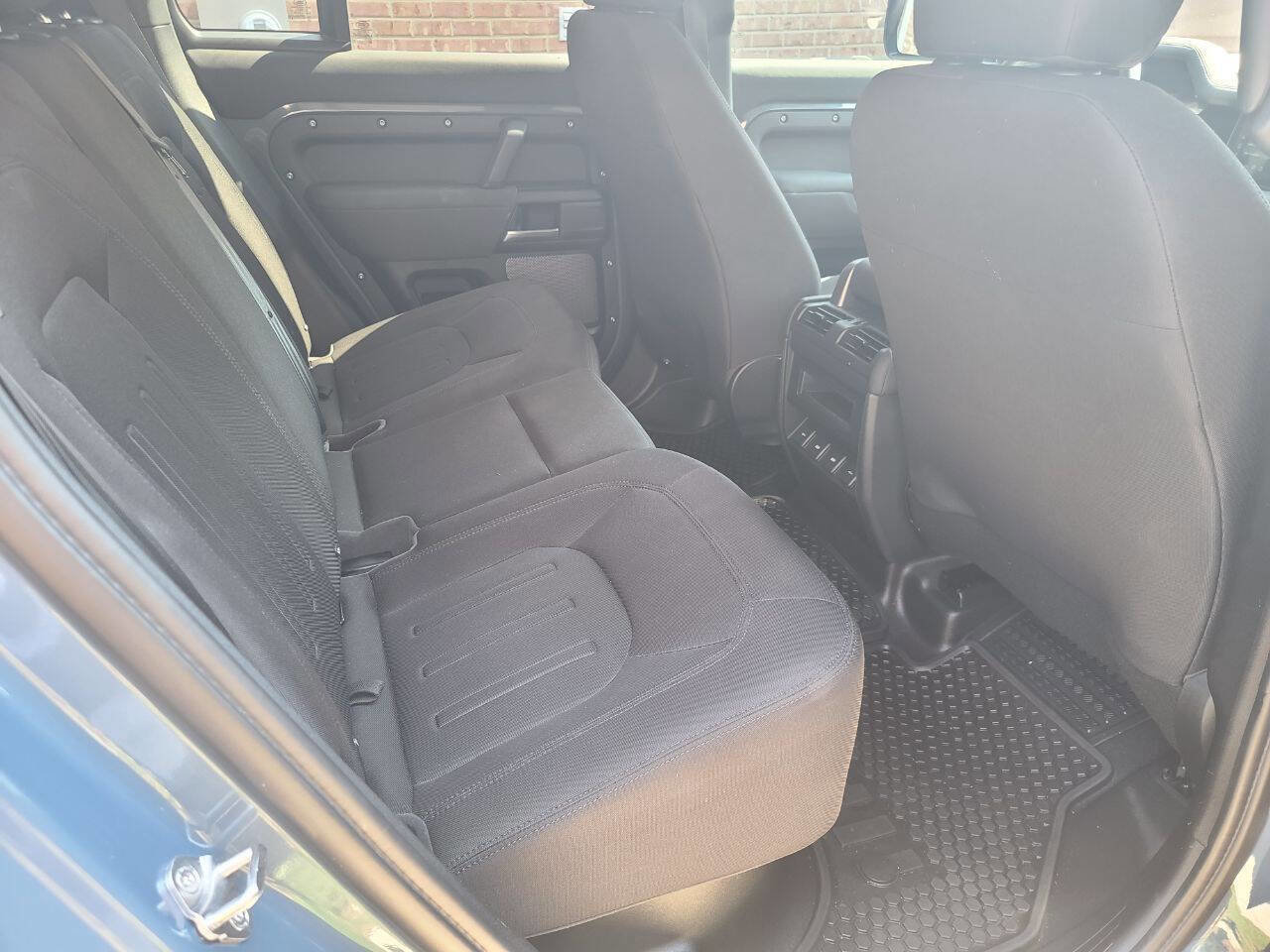 Used 2020 Land Rover Defender 110 image 32