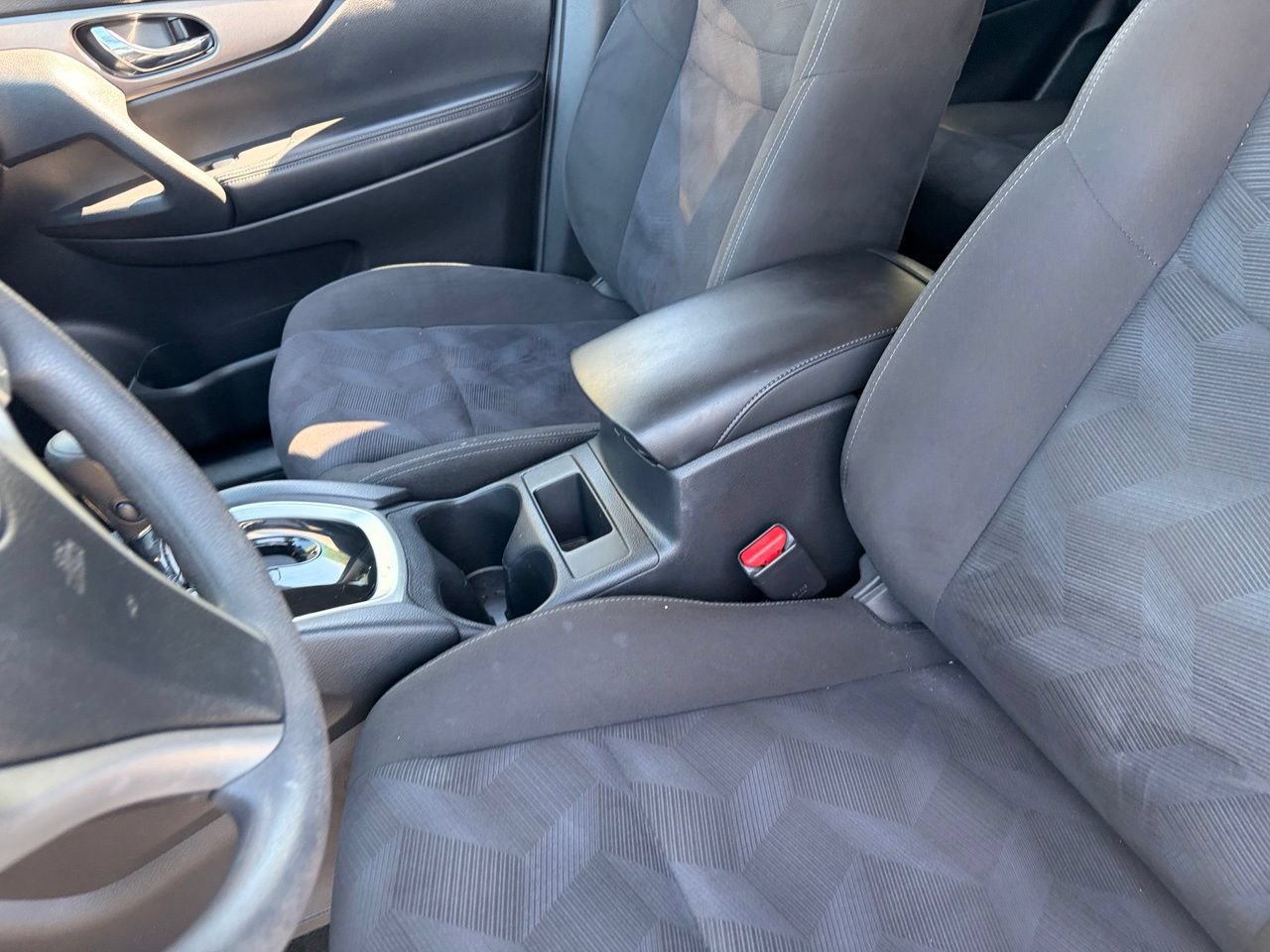 Used 2015 Nissan Rogue SV FWD image 18