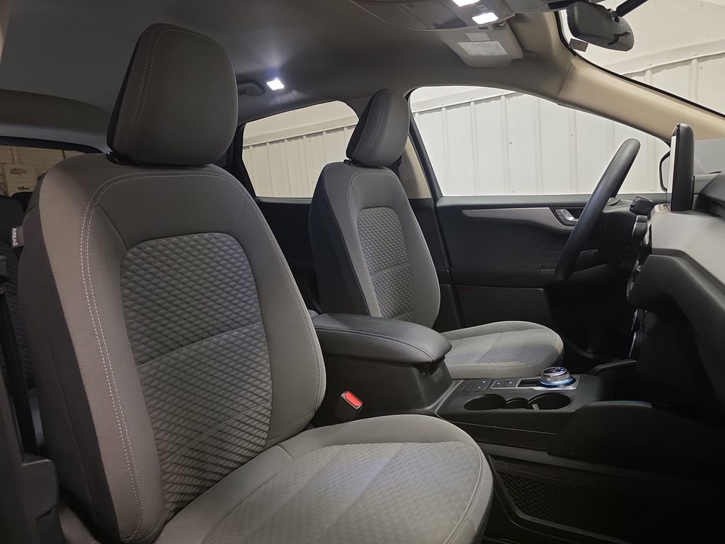 Used 2020 Ford Escape SE image 25