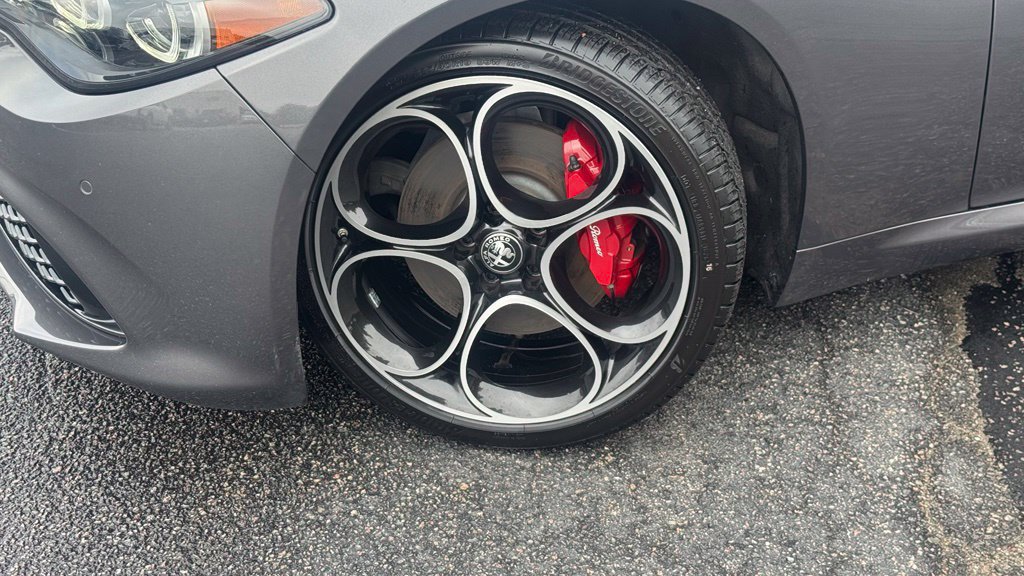 Used 2024 Alfa Romeo Giulia Veloce AWD/4WD image 9