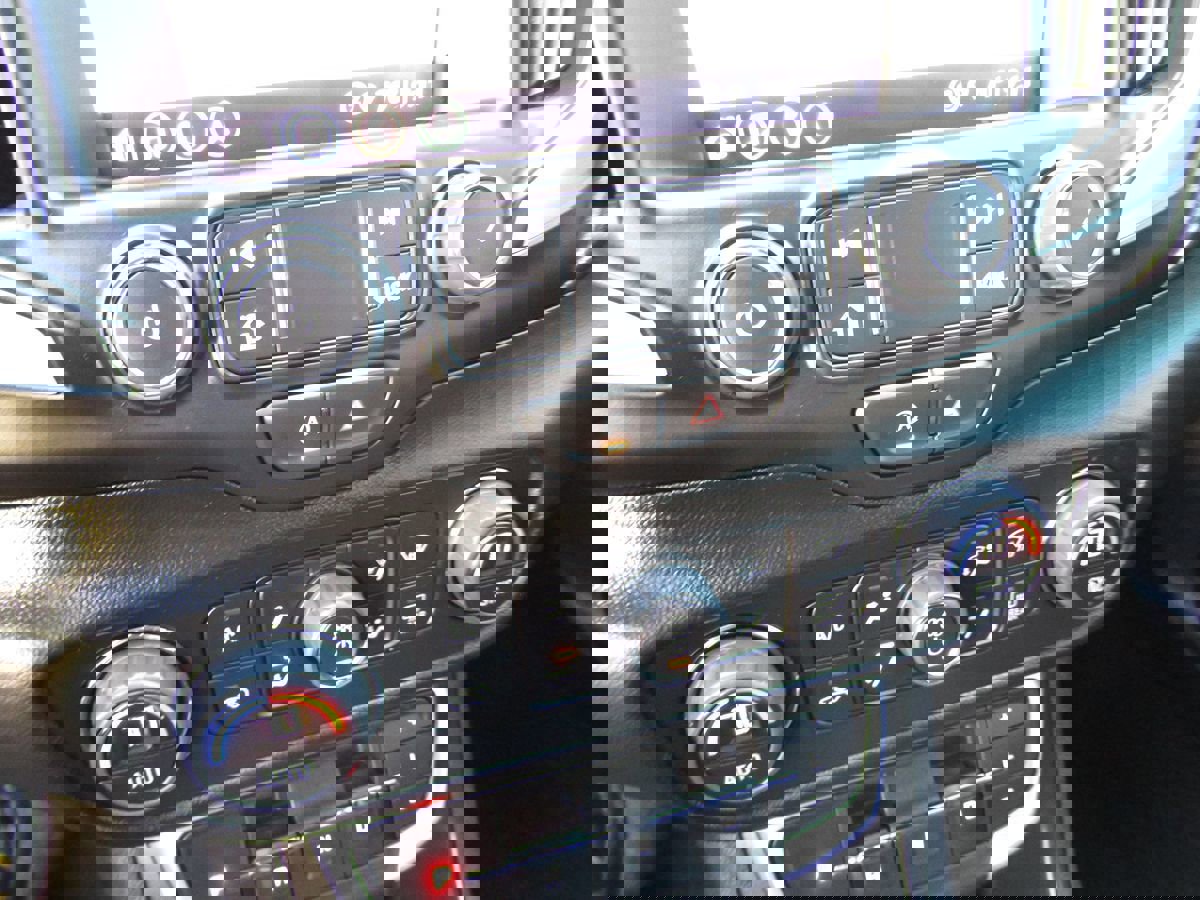 Used 2022 GMC Terrain SLT w/ Infotainment Package II image 16