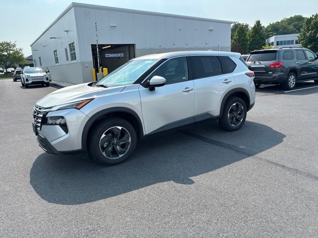 Used 2024 Nissan Rogue SV AWD/4WD image 16