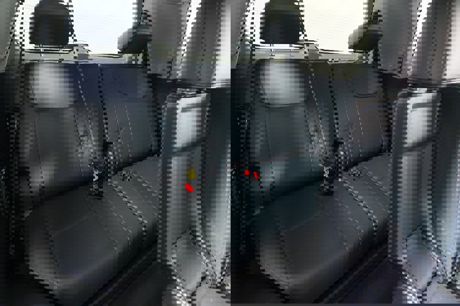 Used 2020 Lexus LX 570 4WD w/ Luxury Package image 34