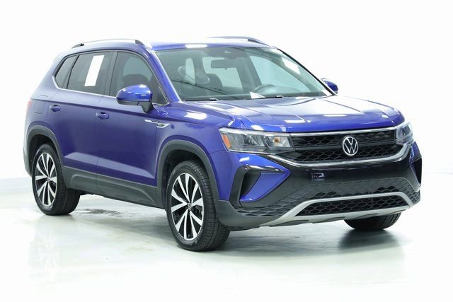 Certified 2022 Volkswagen Taos SE w/ Panoramic Sunroof Package image 3