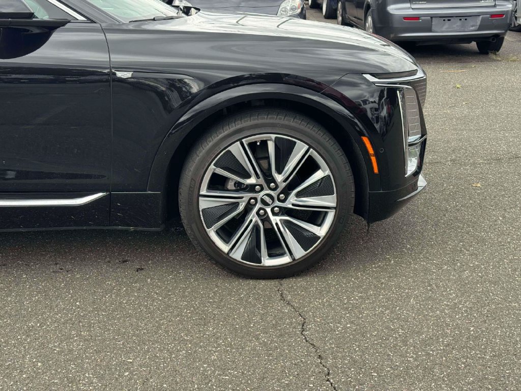 Used 2023 Cadillac Lyriq 2WD image 9