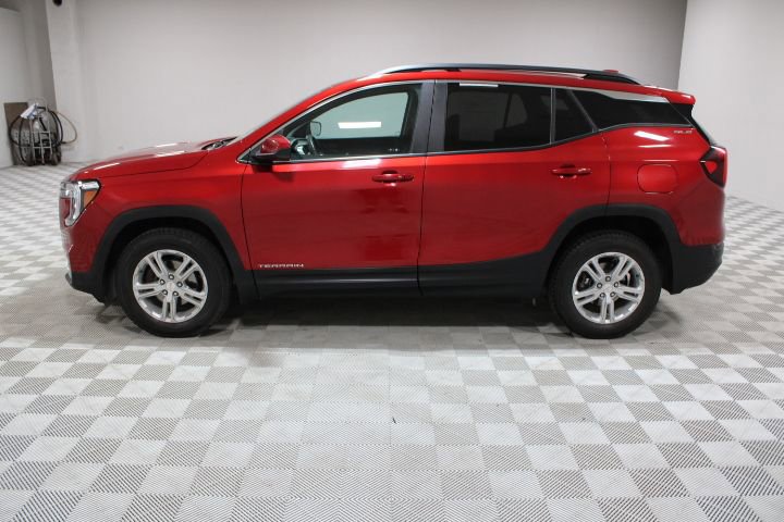 Certified 2022 GMC Terrain SLE w/ Driver Convenience Package image 7