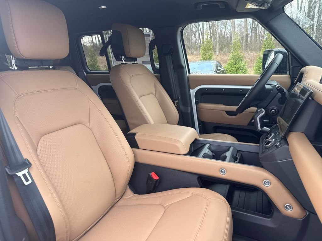 New 2026 Land Rover Defender 130 X-Dynamic SE AWD/4WD image 15