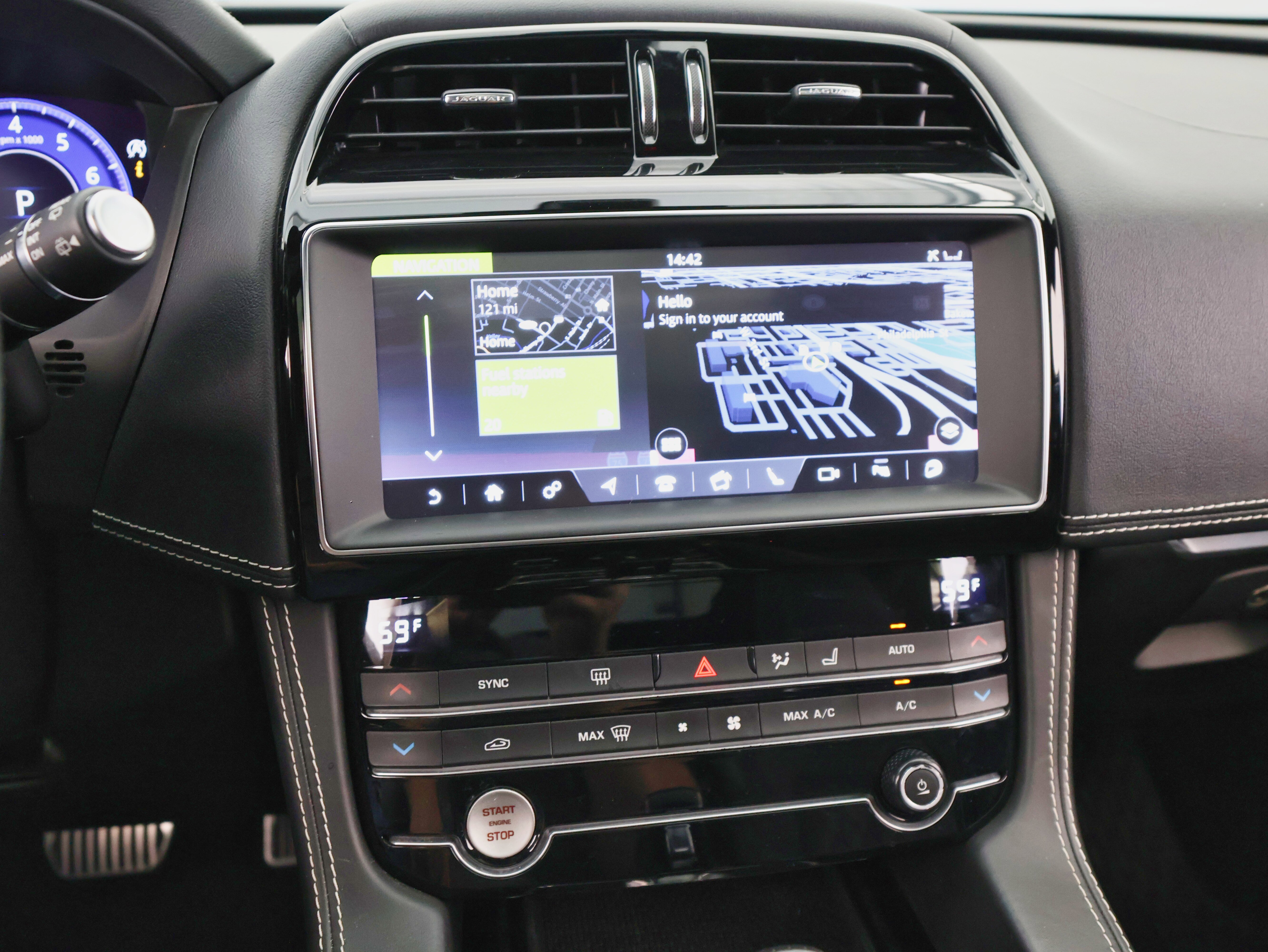 Used 2020 Jaguar F-PACE SVR image 34